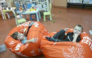 Maluchy w bibliotece 3