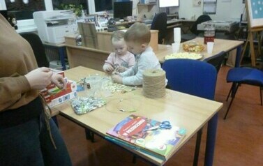 Maluchy w bibliotece 4