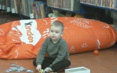Maluchy w bibliotece 8