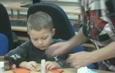 Maluchy w bibliotece 12
