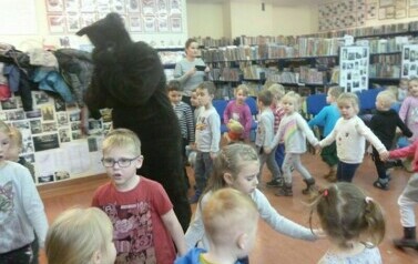 Pluszowy Miś w bibliotece 5