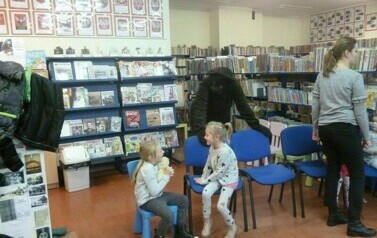Pluszowy Miś w bibliotece 13
