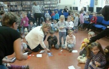 Pluszowy Miś w bibliotece 17