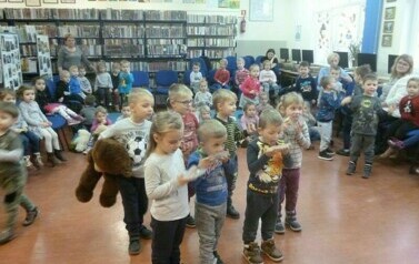 Pluszowy Miś w bibliotece 20