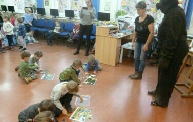 Pluszowy Miś w bibliotece 32