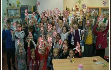 Ozdoby niepodległościowe w wykonaniu trzecioklasist&oacute;w 3