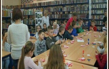 Ozdoby niepodległościowe w wykonaniu trzecioklasist&oacute;w 4