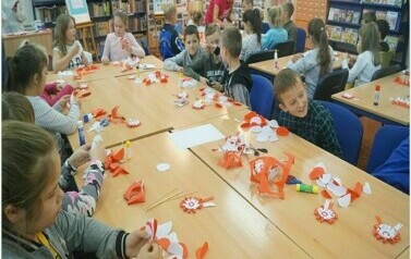 Ozdoby niepodległościowe w wykonaniu trzecioklasist&oacute;w 13