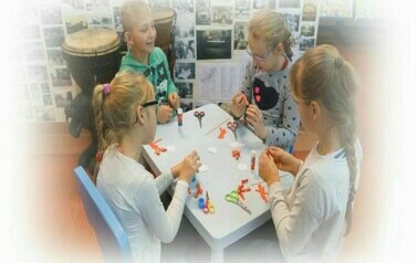 Ozdoby niepodległościowe w wykonaniu trzecioklasist&oacute;w 23