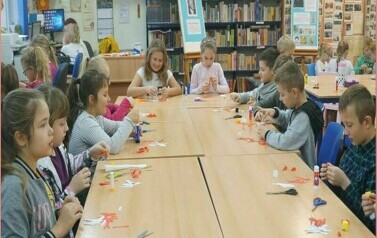 Ozdoby niepodległościowe w wykonaniu trzecioklasist&oacute;w 28