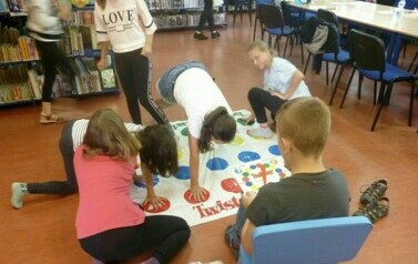 Zabawy wakacyjne w bibliotece 1