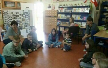 Zabawy wakacyjne w bibliotece 10