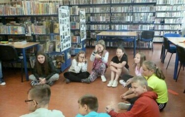 Zabawy wakacyjne w bibliotece 13