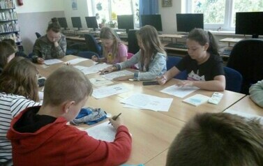 Zabawy wakacyjne w bibliotece 16