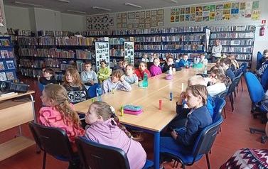 Klasy III w bibliotece 5