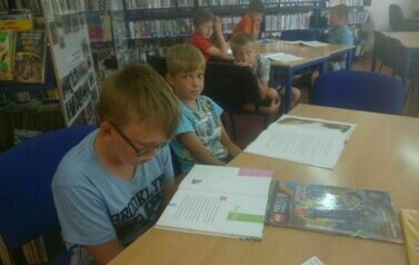 Konkurs czytania z lekcją biblioteczną pt "bezpieczne wakacje" 11
