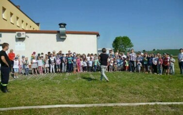 Z wizytą u strażak&oacute;w 80