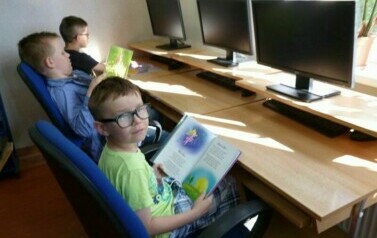 Pierwszaki w bibliotece 6