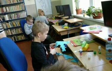 Warsztaty świąteczne w bibliotece 21