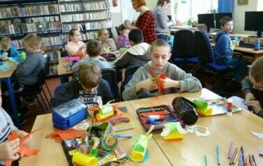 Warsztaty świąteczne w bibliotece 24