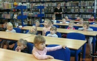 Spotkanie maluszk&oacute;w z teatrzykiem Kamishibai 12