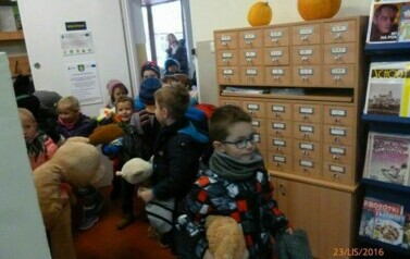 Pluszowy Miś z przedszkolakami 35