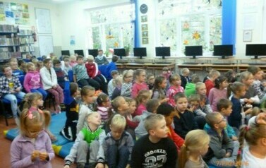 Z książką na walizkach 4