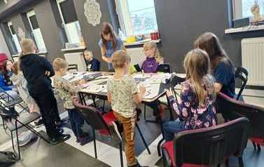 Makramowe pi&oacute;rka, instrumenty z recyklingu oraz jask&oacute;łeczka,kt&oacute;ra uratowała Calineczke  Fotorelacja 2