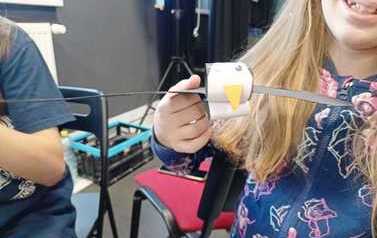 Makramowe pi&oacute;rka, instrumenty z recyklingu oraz jask&oacute;łeczka,kt&oacute;ra uratowała Calineczke  Fotorelacja 5