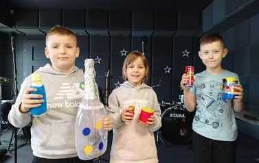 Makramowe pi&oacute;rka, instrumenty z recyklingu oraz jask&oacute;łeczka,kt&oacute;ra uratowała Calineczke  Fotorelacja 9