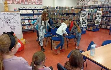 Ferie w Bibliotece 4