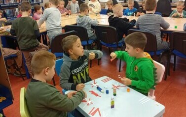 Święto Niepodległości w bibliotece &ndash; edukacyjna przygoda klas drugich  8