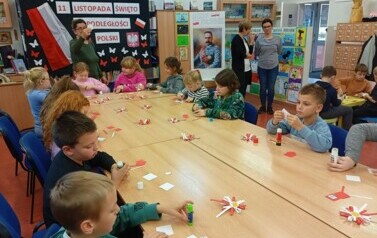 Święto Niepodległości w bibliotece &ndash; edukacyjna przygoda klas drugich  12