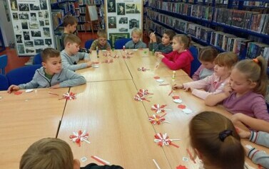 Święto Niepodległości w bibliotece &ndash; edukacyjna przygoda klas drugich  14