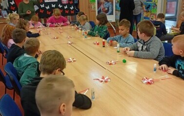 Święto Niepodległości w bibliotece &ndash; edukacyjna przygoda klas drugich  15