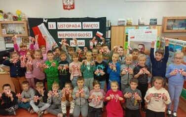 Święto Niepodległości w bibliotece &ndash; edukacyjna przygoda klas drugich  17