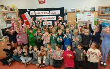 Święto Niepodległości w bibliotece &ndash; edukacyjna przygoda klas drugich  19