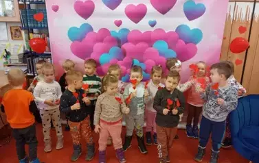 Walentynkowa wizyta przedszkolak&oacute;w w naszej bibliotece! 9