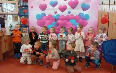 Walentynkowa wizyta przedszkolak&oacute;w w naszej bibliotece! 11