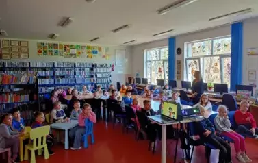 Warsztaty Wielkanocne w bibliotece z klasami I 2025 1