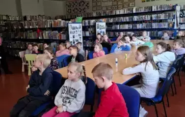 Warsztaty Wielkanocne w bibliotece z klasami I 2025 27