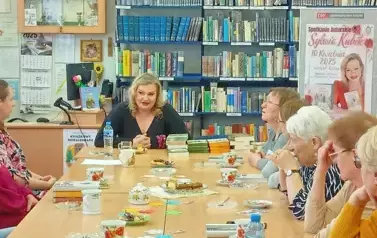 Spotkanie pełne uśmiechu, tajemnic i literackich inspiracji z Sylwią Kubik! 2025 11