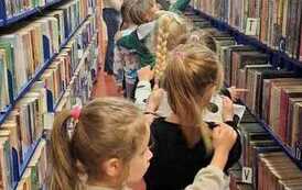 Tydzień Bibliotek pełen uśmiech&oacute;w i niezwykłych gości ,,Myszki,, i ,,Motylki,, 6