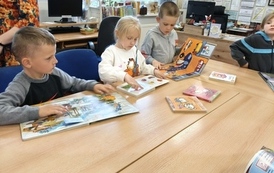 Tydzień Bibliotek pełen uśmiech&oacute;w i niezwykłych gości ,,Myszki,, i ,,Motylki,, 25