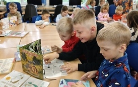 Tydzień Bibliotek pełen uśmiech&oacute;w i niezwykłych gości ,,Myszki,, i ,,Motylki,, 28