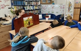 Tydzień Bibliotek pełen uśmiech&oacute;w i niezwykłych gości ,,Myszki,, i ,,Motylki,, 35