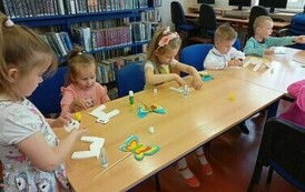 Zajączki w bibliotece  23
