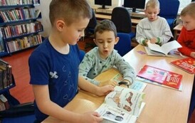 Nowi czytelnicy w bibliotece 1