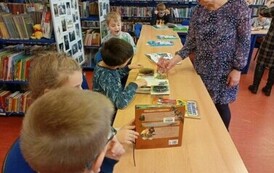 Nowi czytelnicy w bibliotece 12