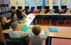 Nowi czytelnicy w bibliotece 16